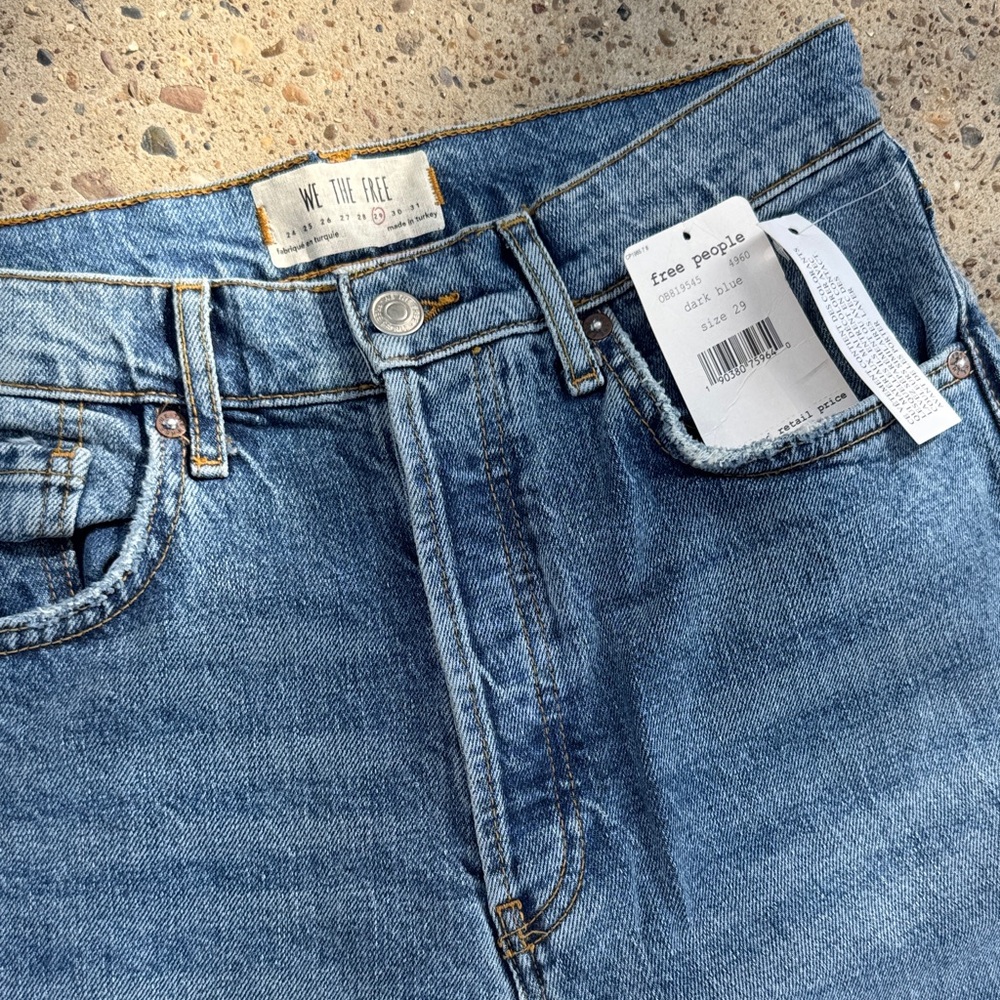 Free People High rise Cropped distressed jeans